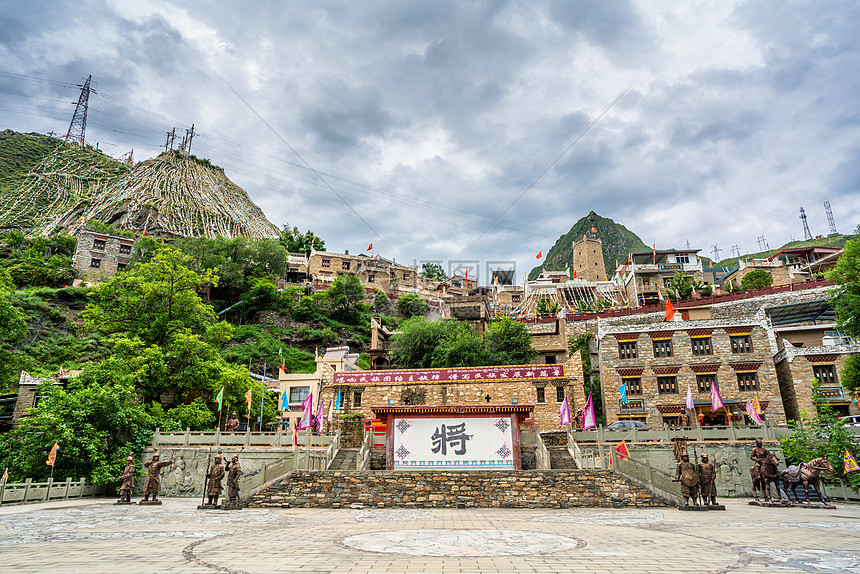 请问青岛到安阳大巴一天有几班，几点，多少钱